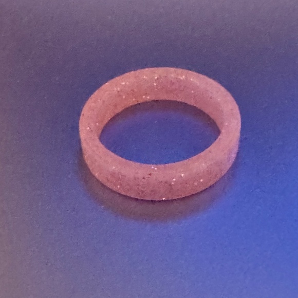 NEW! Women's QALO Silicone Pink Glitter Ring Band, Size 6 - Picture 2 of 9
